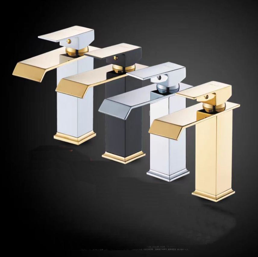 Home Bathroom With Two Toilets - Rubinetto per lavabo due in uno,